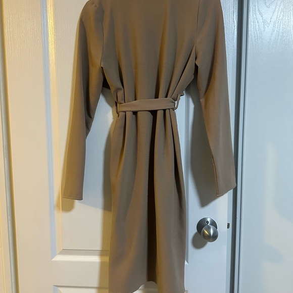 Long blazer wrap. Beige. Knee length. - Picture 2 of 3